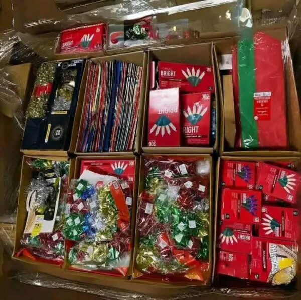 FB_IMG_1764324373292 Christmas pallets
